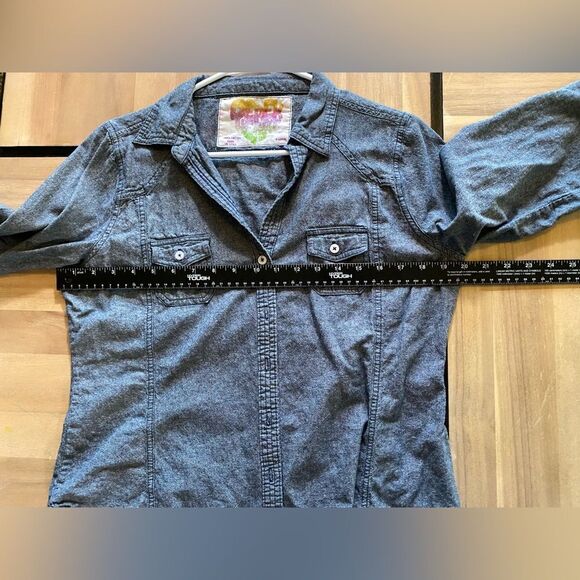 Derek heart button down blouse - Picture 2 of 5